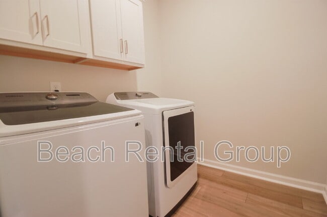 Building Photo - 1454 Bellaria Wy