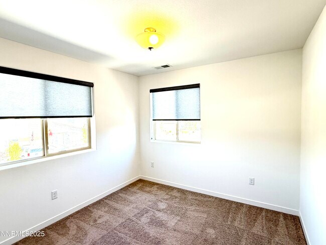 Building Photo - 556 Vaquero Ct