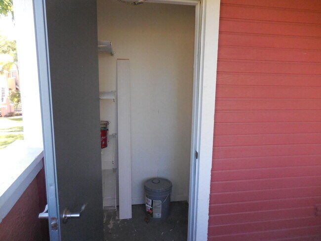 Building Photo - 1165 Crystal Way