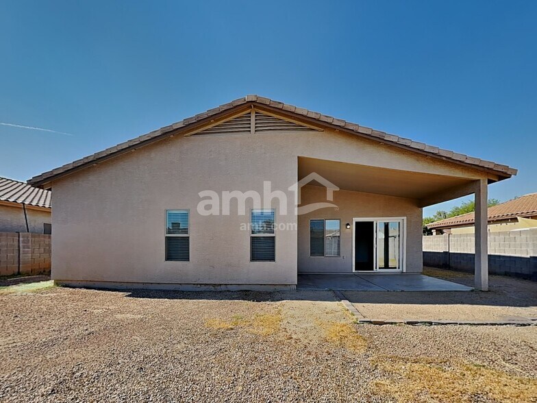 Building Photo - 7210 W Sunderland Ave