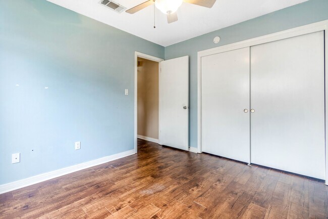 Building Photo - 2060 Cambridge Cir