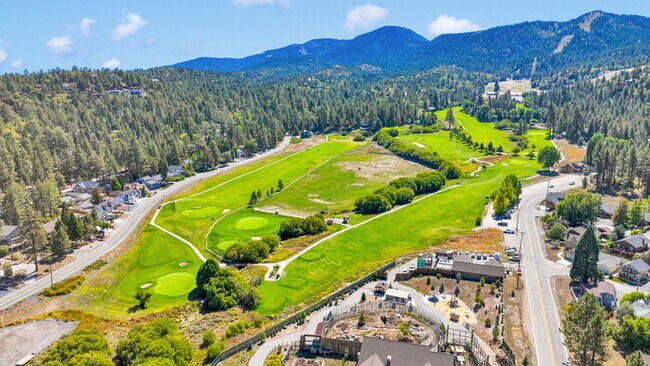 Building Photo - Remodeled 2 Bed / 1 Bath Near Bear Mountain & Golf Course