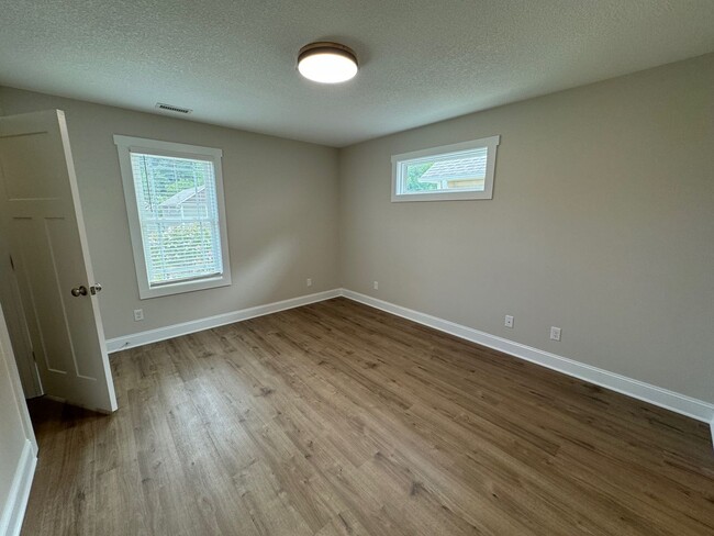 Building Photo - West AVL - Remodeled Two Bedroom Home Avai...