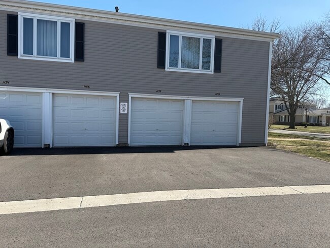 Building Photo - 1152 Cove Dr