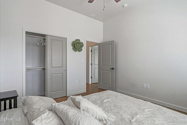 Building Photo - 244 Farnborough St