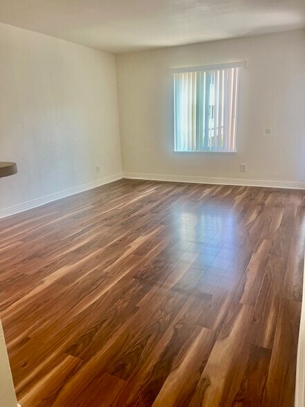 Building Photo - 8889 Caminito Plaza Centro