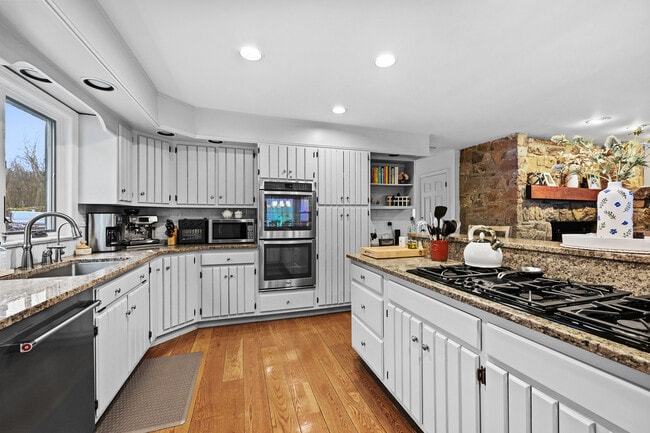 Building Photo - 395 Thayer Pond Rd