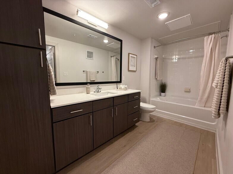 Building Photo - 1102 Treeta Trl