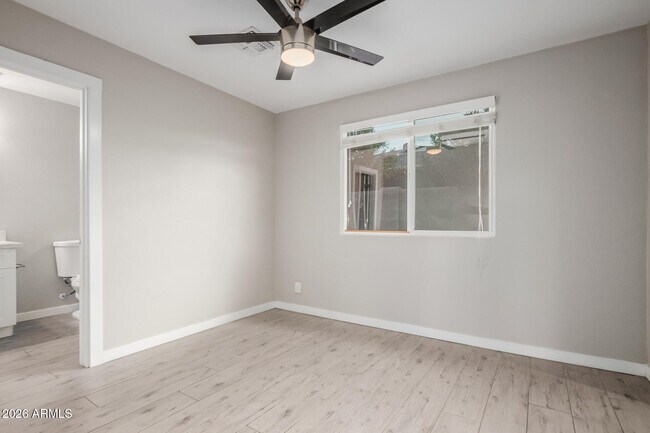 Building Photo - 1208 W 6th St