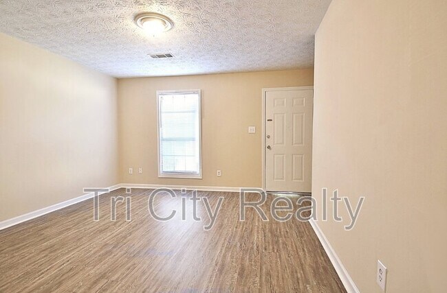 Building Photo - 220 Meadowbrook Ct