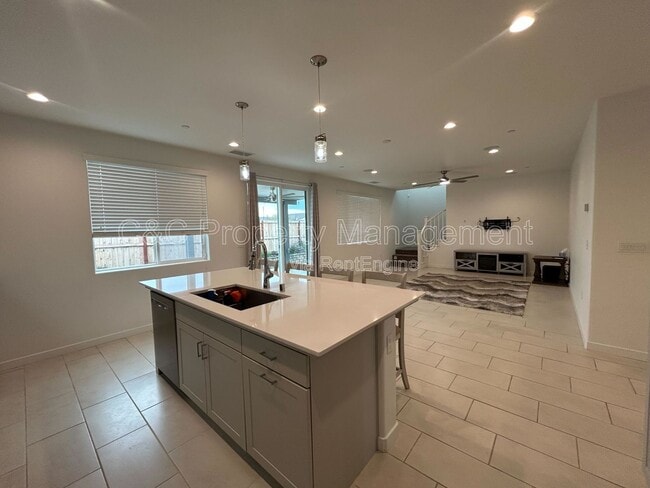 Building Photo - 711 Robert Ave