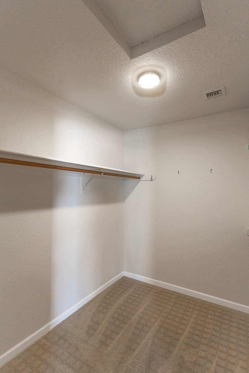 Building Photo - 3385 Poppy Trail Dr