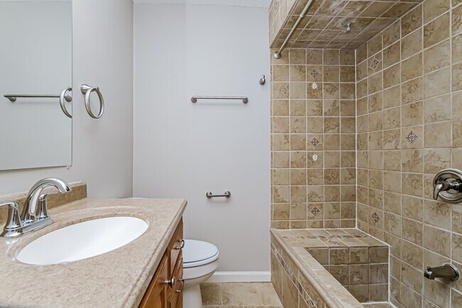 Building Photo - 13933 Oak Forest Blvd N