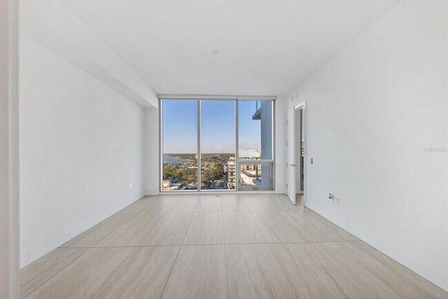 Building Photo - 301 QUAY Cmn