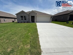 Building Photo - 110 E Fredonia Ct