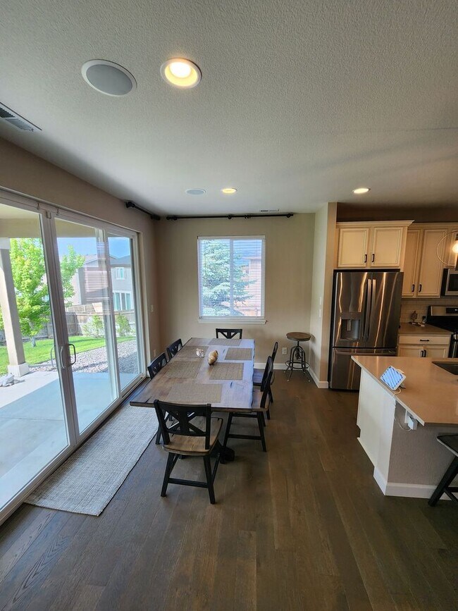 Building Photo - Stunning 4-Bed, 3-Bath Home with Modern Up...