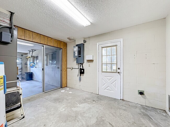 Building Photo - 13850 Co Rd 512