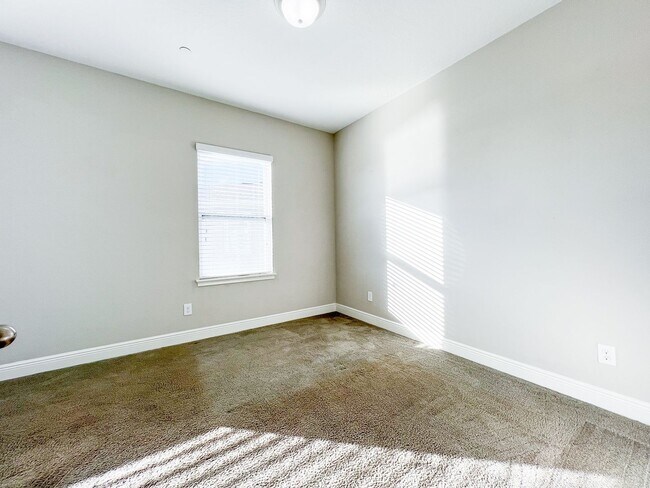 Building Photo - Luxury 4-Bedroom Townhome in Laureate Park – Now Available!