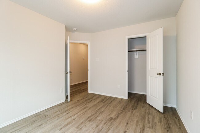 Building Photo - 2517 N Lina Ct