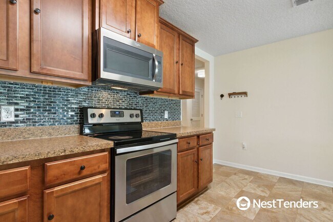 Building Photo - Four Bedroom Just Off Amelia Concourse!