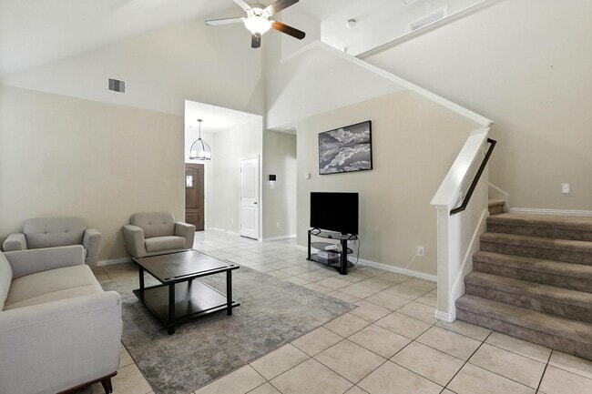 Building Photo - 1627 Northwood Springs Dr