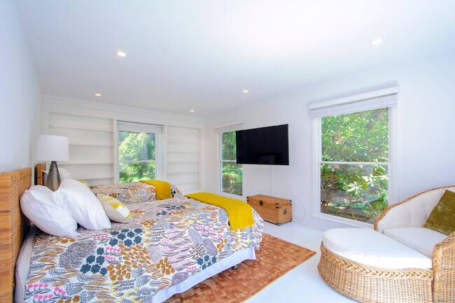Building Photo - 477 Little Plains Rd