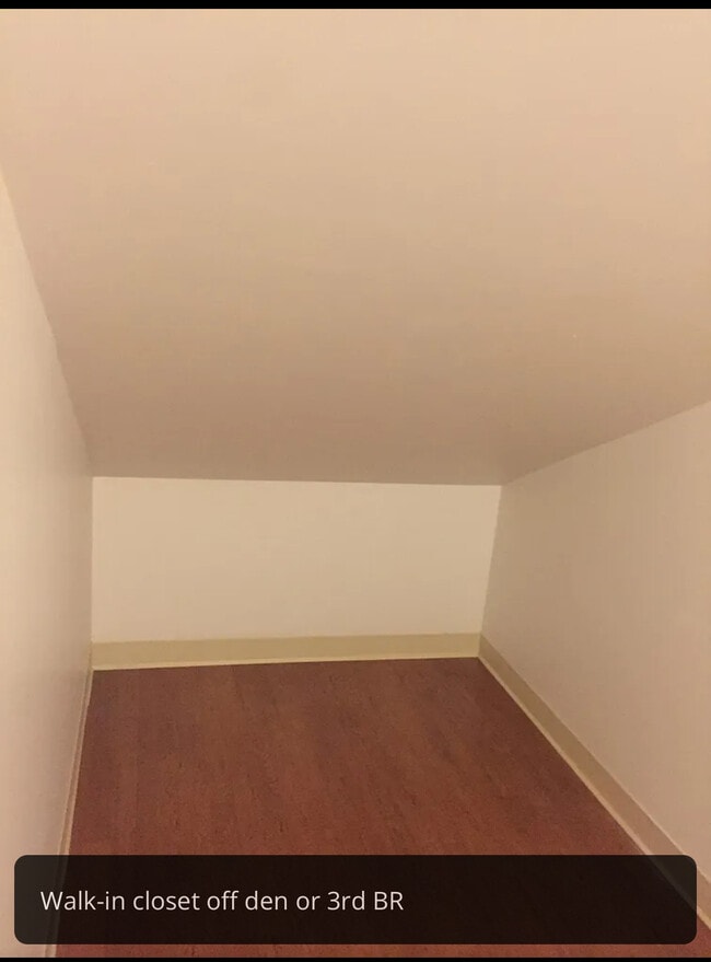 Building Photo - 2720 Hidden Dr