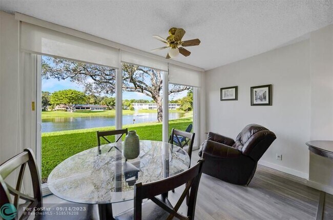 Building Photo - 3611 Oaks Clubhouse Dr