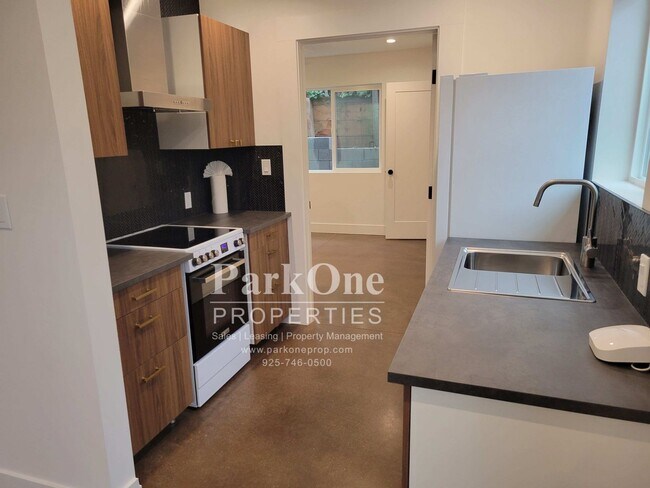 Building Photo - 1012 Merrithew Dr