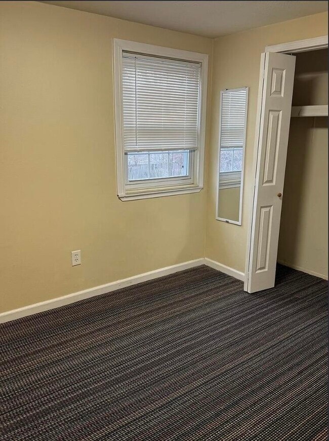 Building Photo - 22641 Albion Ave