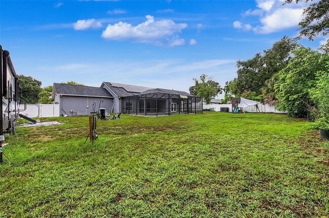 Building Photo - 606 Royal Crest Dr
