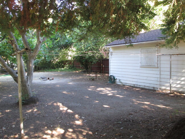 Building Photo - Home in Roseville near Royer Park