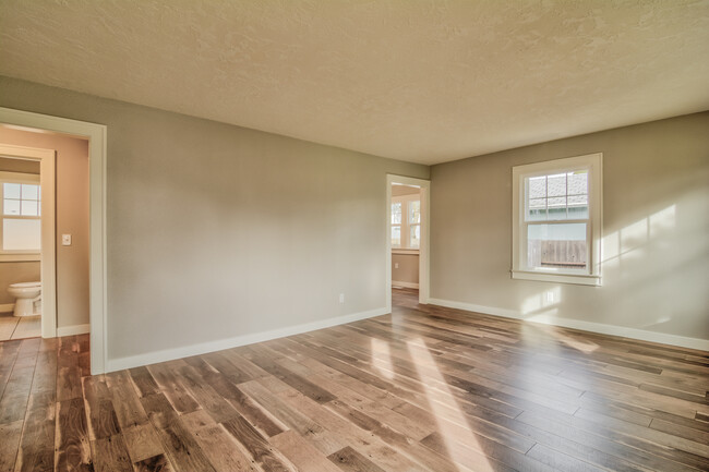 living room - 153 NE Jefferson St