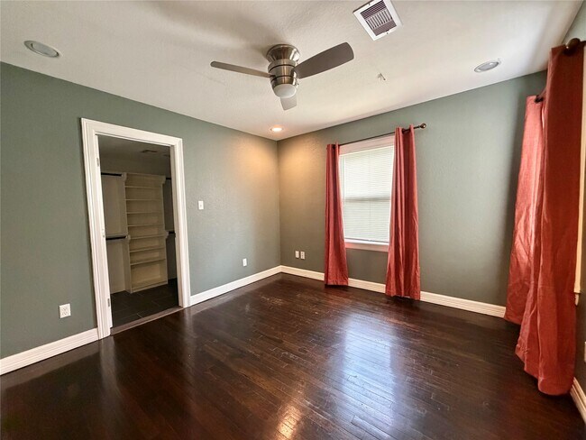 Building Photo - 1932 N Avenue H