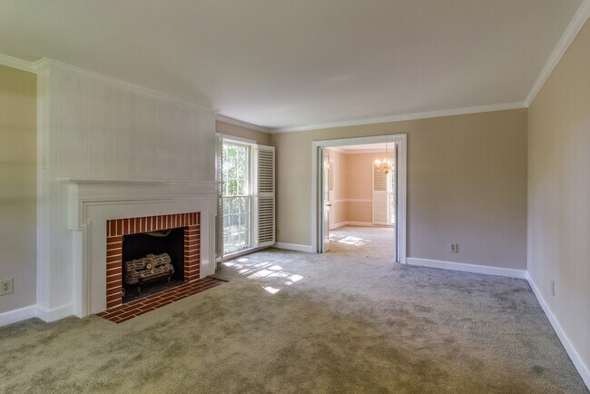 Building Photo - Huge Yard and Privacy, Right on Hillsboro Road at Fieldstone Farms!