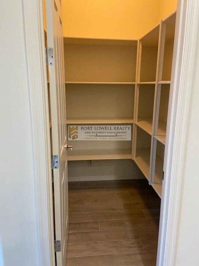 Building Photo - Luxury Living in Oro Valley $2800.