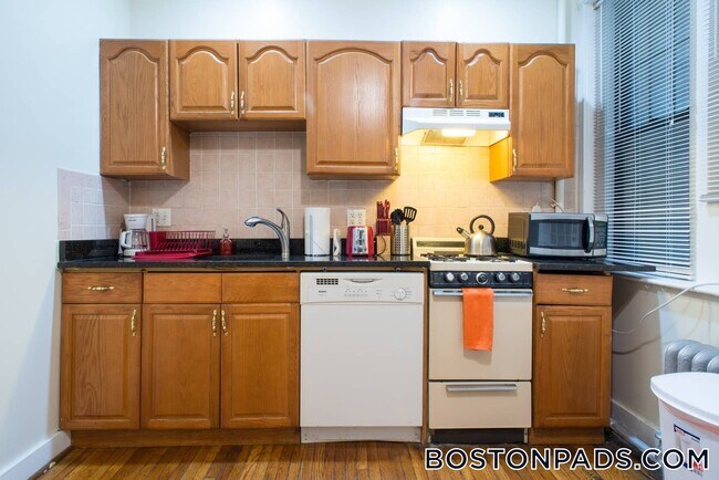 Building Photo - 56 Queensberry St