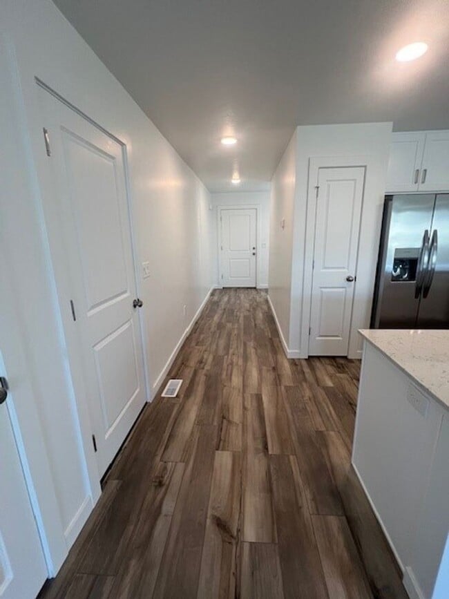 Building Photo - Newer 4 bed 2.5 bath home in Caldwell, just off Middleton Rd and Ward Rd.