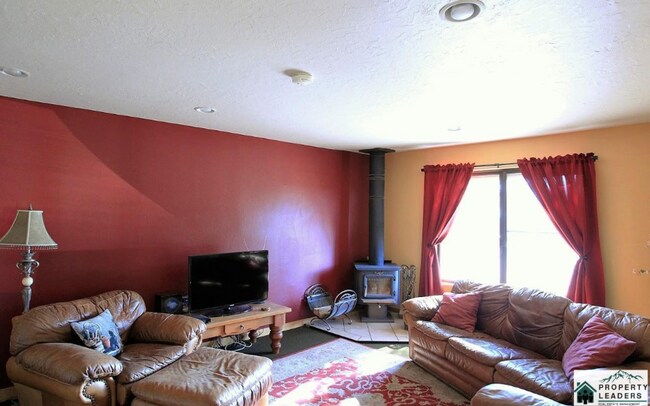Building Photo - Charming 3-Bedroom Home Across from Orchard Park