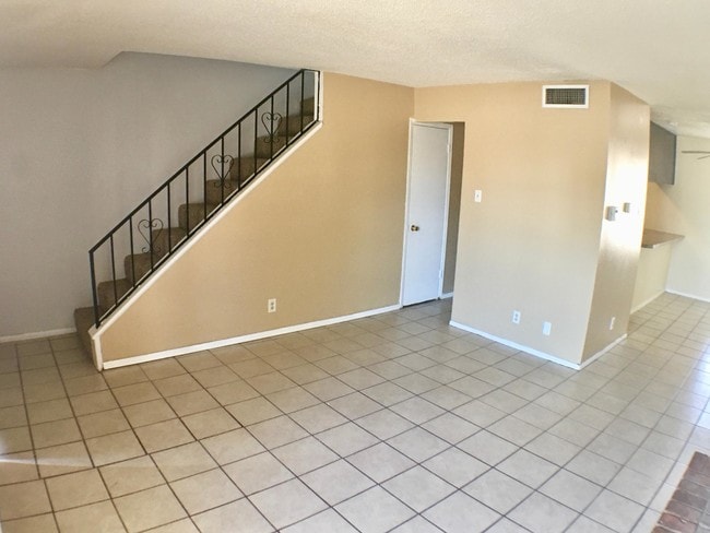 Building Photo - 6416 Pizarro St