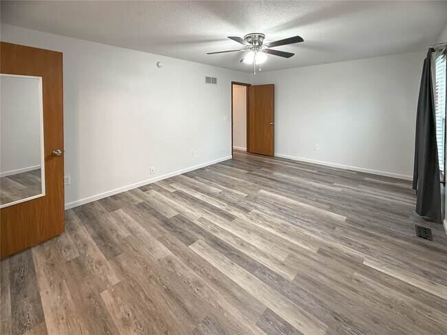 Building Photo - 102 N Ferkel St