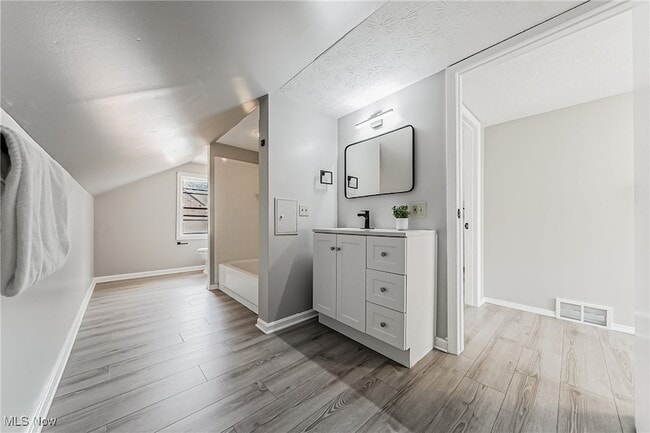 Building Photo - 24111 Edgehill Dr
