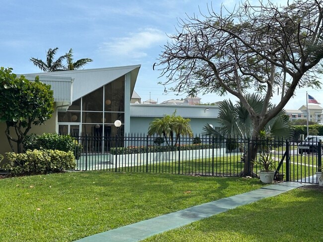 Building Photo - 890 N Federal Hwy