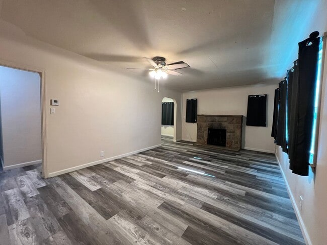 Building Photo - Madera home for rent- corner lot with solar