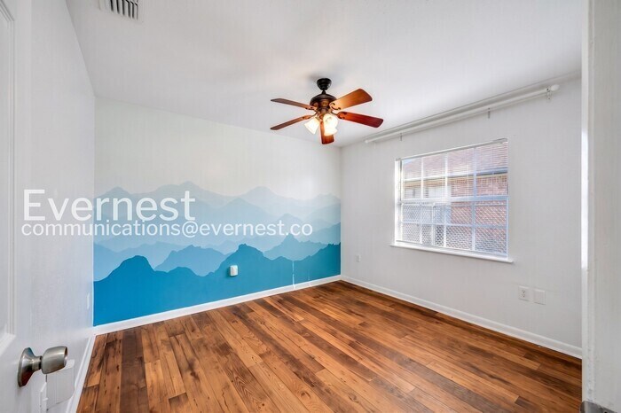 Building Photo - 502 El Camino Real S