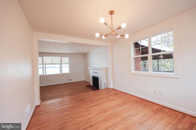 Building Photo - 9611 Potomac Dr