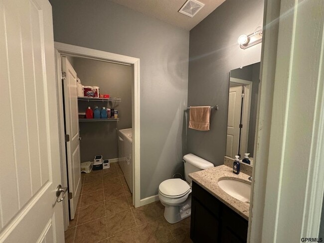 Building Photo - 2109 Oriole Dr