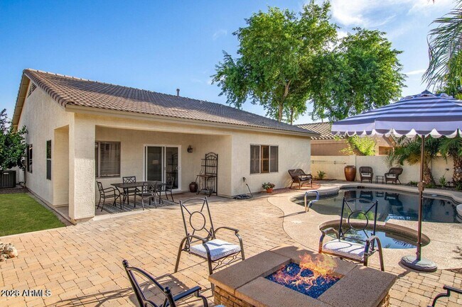 Building Photo - 2096 E Riviera Dr