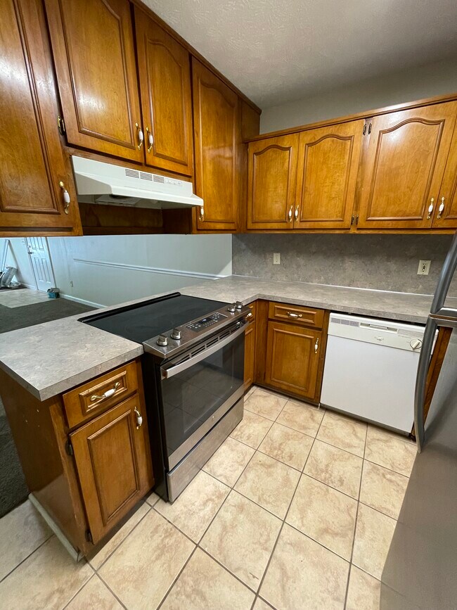 Kitchen - 2930 Lee Rd 430