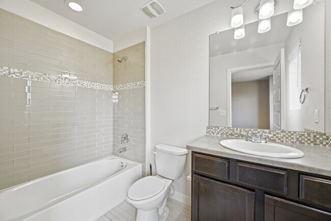 Building Photo - $2,495.95, Two Bedroom, 2.5 bathroom Townhome in Broomfield